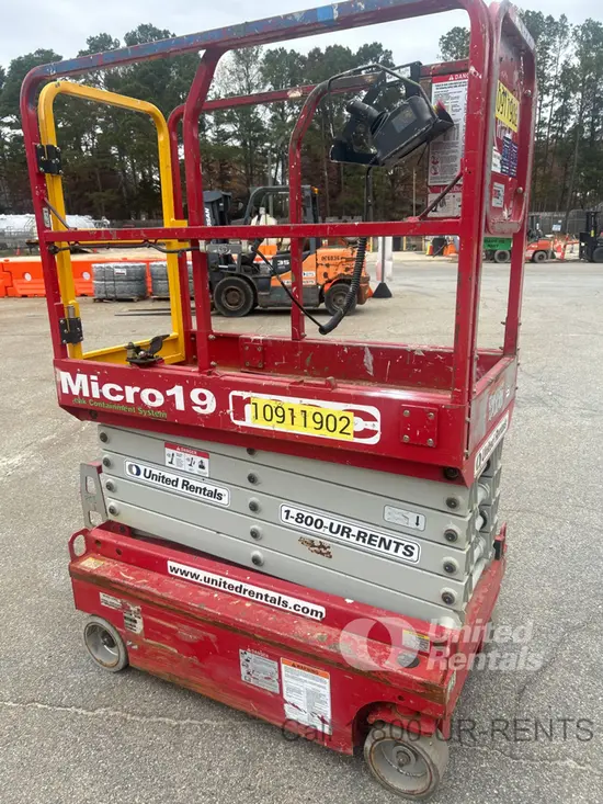 2019 MEC MICRO 19 Scissor Lift