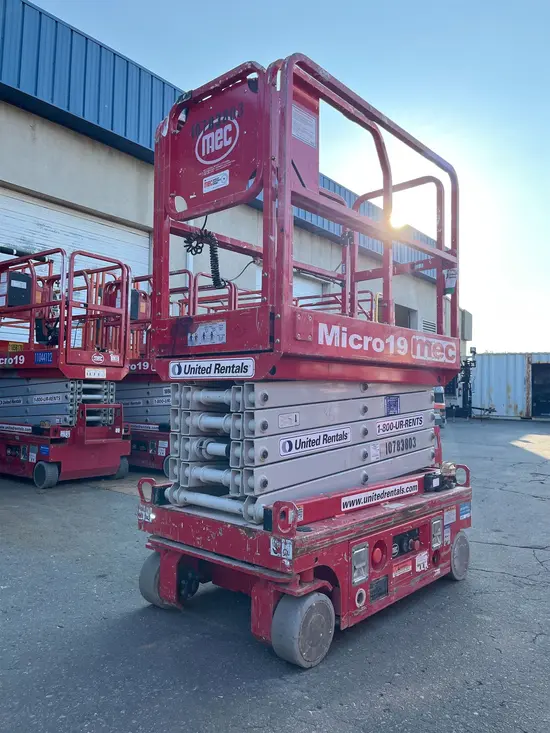 2018 MEC MICRO 19 Scissor Lift
