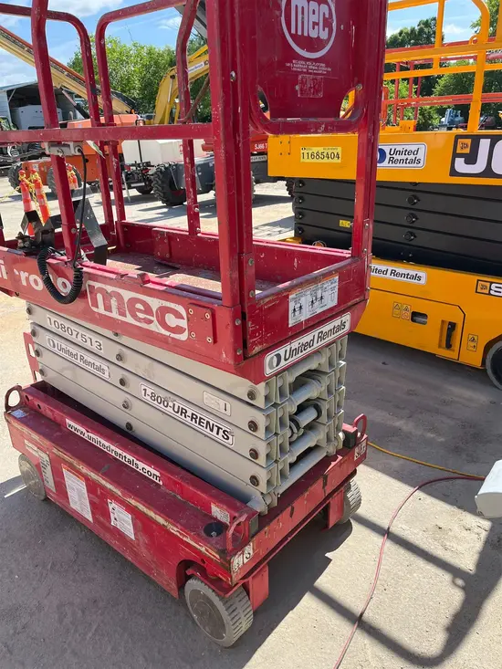 2018 MEC MICRO 19 Scissor Lift