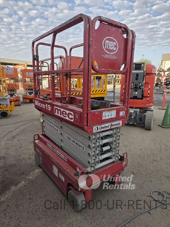 2018 MEC MICRO 19 Scissor Lift