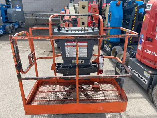 2013 JLG E450AJ Articulating Boom Lift