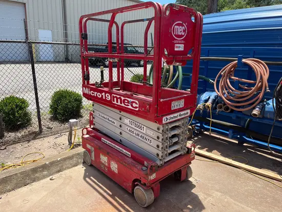 2018 MEC MICRO 19 Scissor Lift