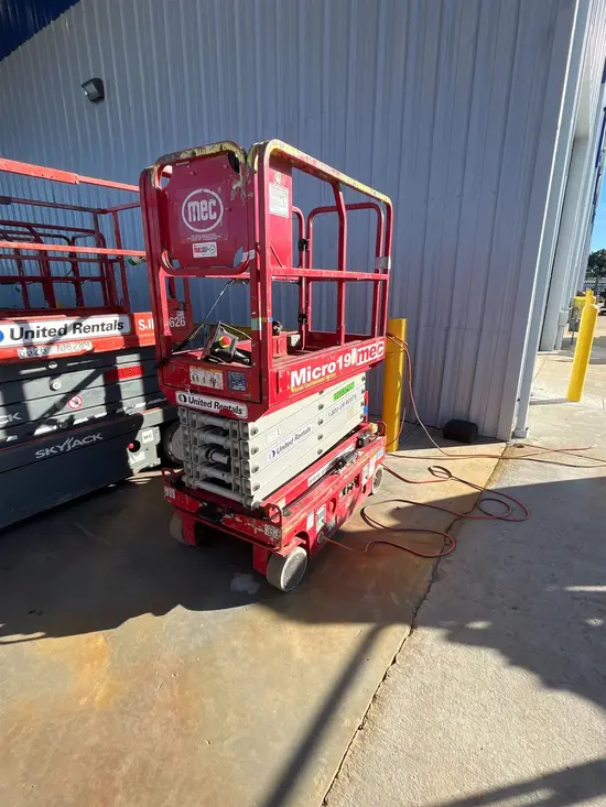 2019 MEC MICRO 19 Scissor Lift