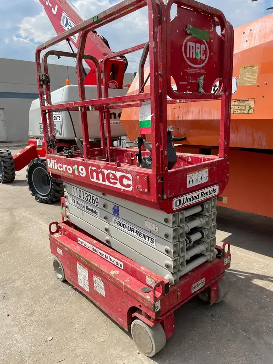 2019 MEC MICRO 19 Scissor Lift