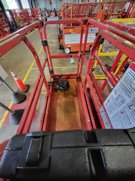 2019 MEC MICRO 19 Scissor Lift