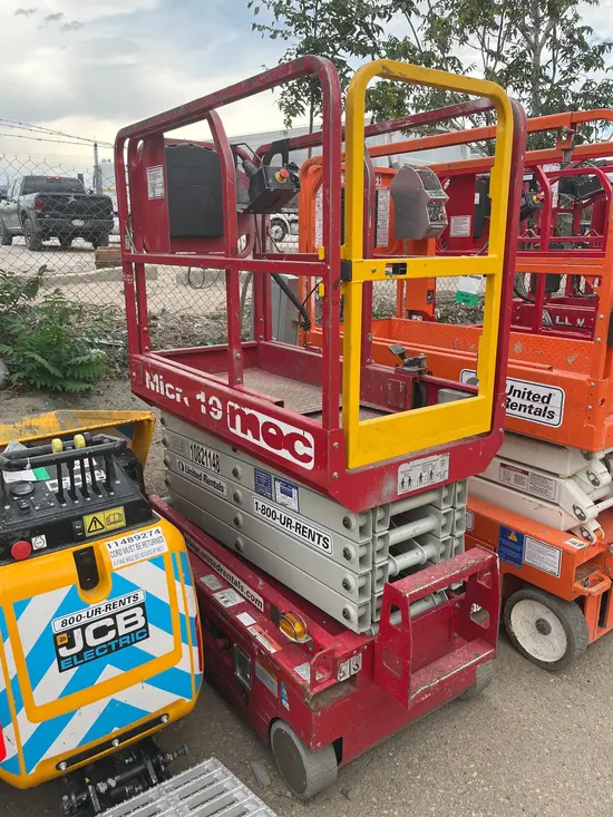 2018 MEC MICRO 19 Scissor Lift