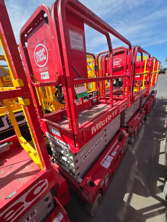 2018 MEC MICRO 19 Scissor Lift