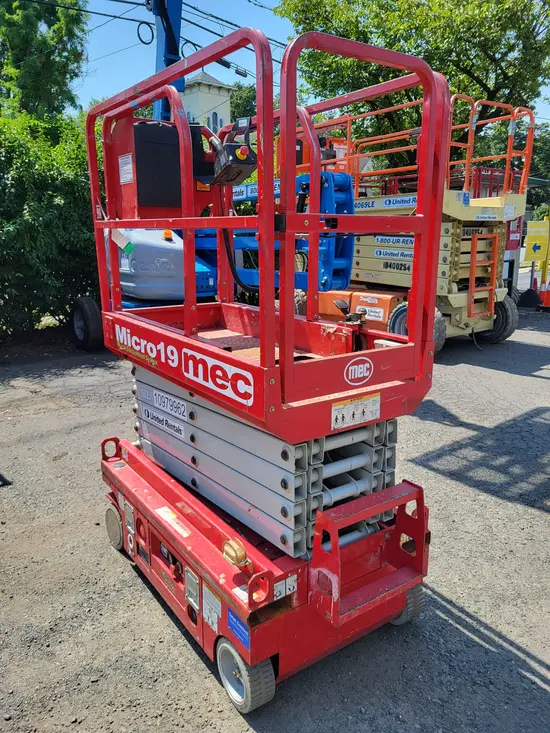 2019 MEC MICRO 19 Scissor Lift