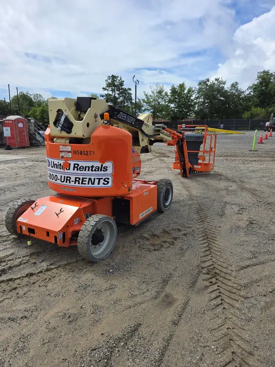 2017 JLG E400AJPN Articulating Boom Lift