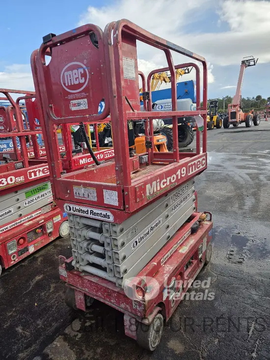 2019 MEC MICRO 19 Scissor Lift