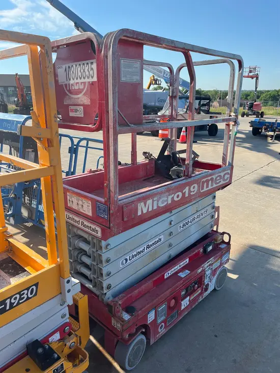 2018 MEC MICRO 19 Scissor Lift