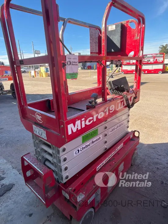 2018 MEC MICRO 19 Scissor Lift