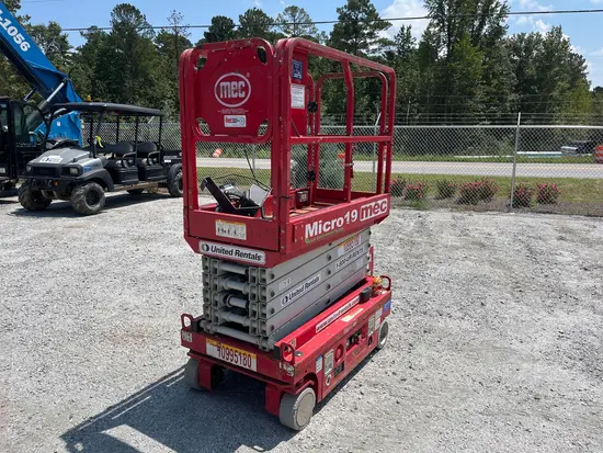 2019 MEC MICRO 19 Scissor Lift