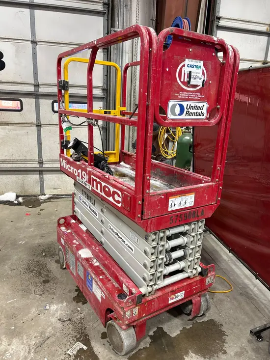 2018 MEC MICRO 19 Scissor Lift