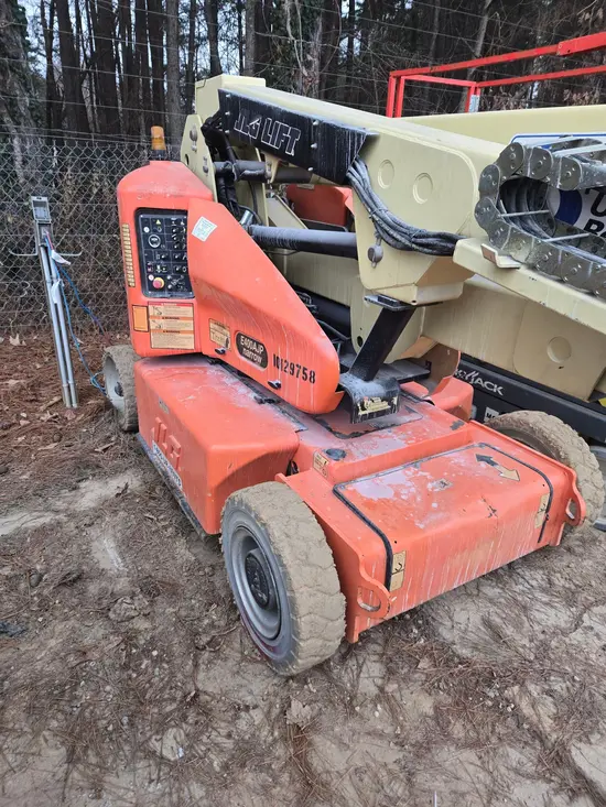 2013 JLG E400AJPN Articulating Boom Lift
