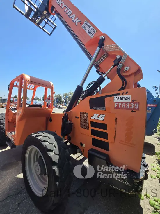 2018 SKYTRAK 8042 Forklift