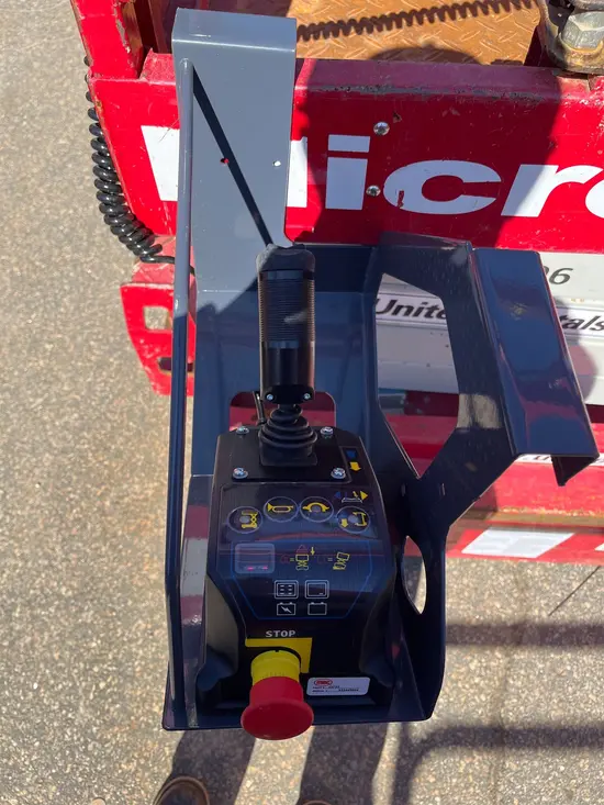 2018 MEC MICRO 19 Scissor Lift
