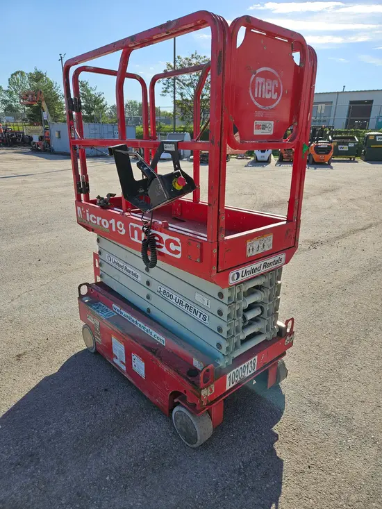 2019 MEC MICRO 19 Scissor Lift