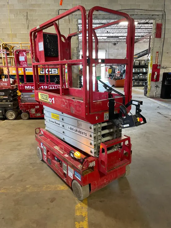 2019 MEC MICRO 19 Scissor Lift