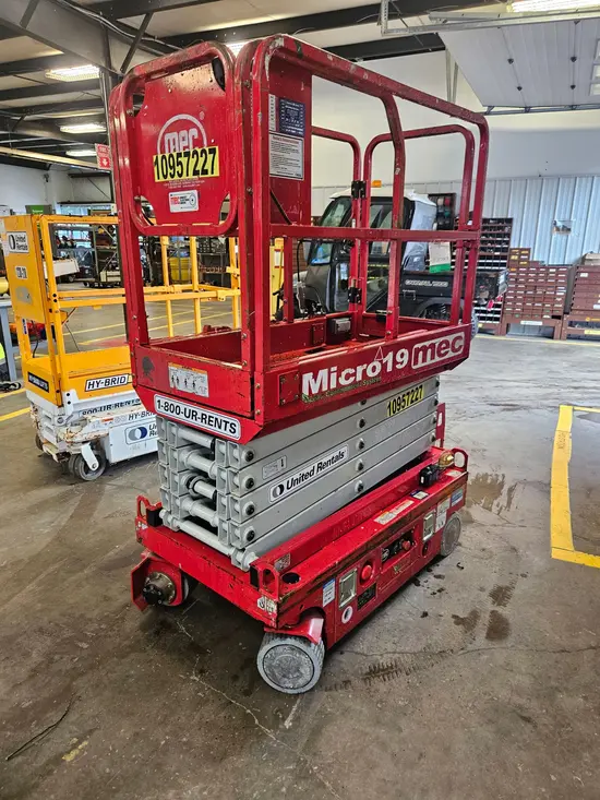 2019 MEC MICRO 19 Scissor Lift