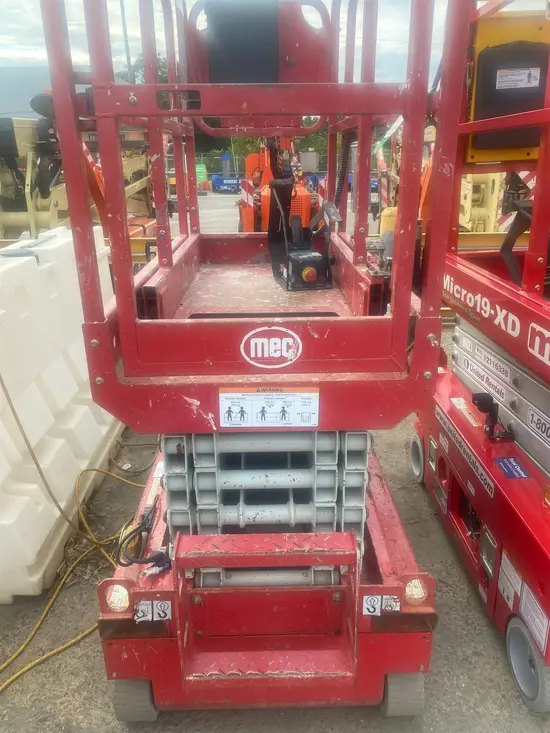 2019 MEC MICRO 19 Scissor Lift