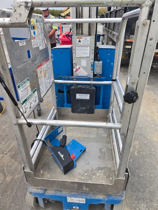 2019 Genie GR-20 Self-Propelled One-Person Lift