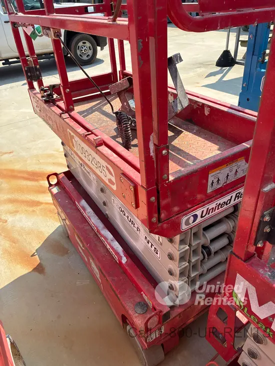 2019 MEC MICRO 19 Scissor Lift