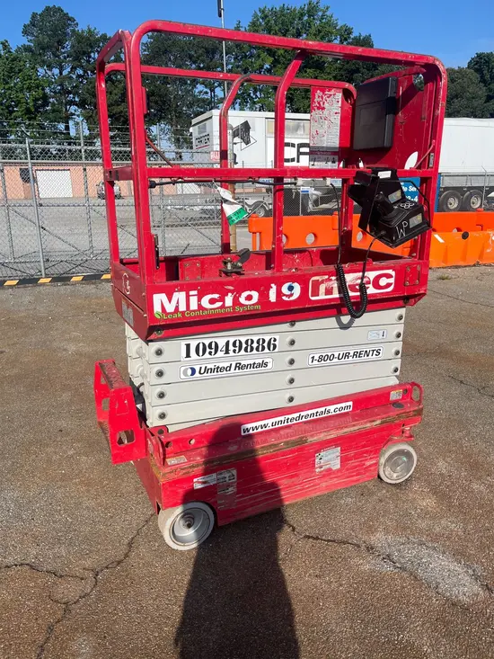2019 MEC MICRO 19 Scissor Lift