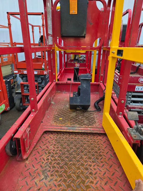 2019 MEC MICRO 19 Scissor Lift