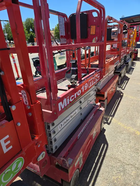 2019 MEC MICRO 19 Scissor Lift
