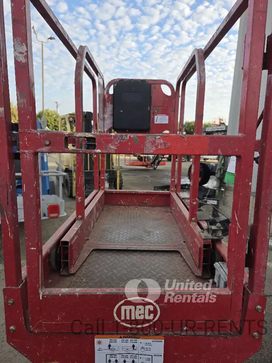 2018 MEC MICRO 19 Scissor Lift