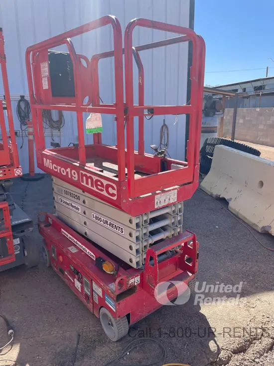 2018 MEC MICRO 19 Scissor Lift