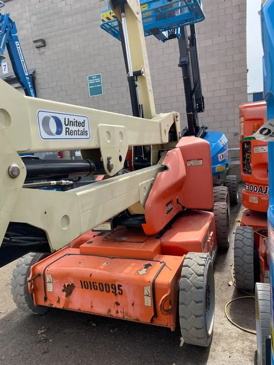 2013 JLG E450AJ Articulating Boom Lift