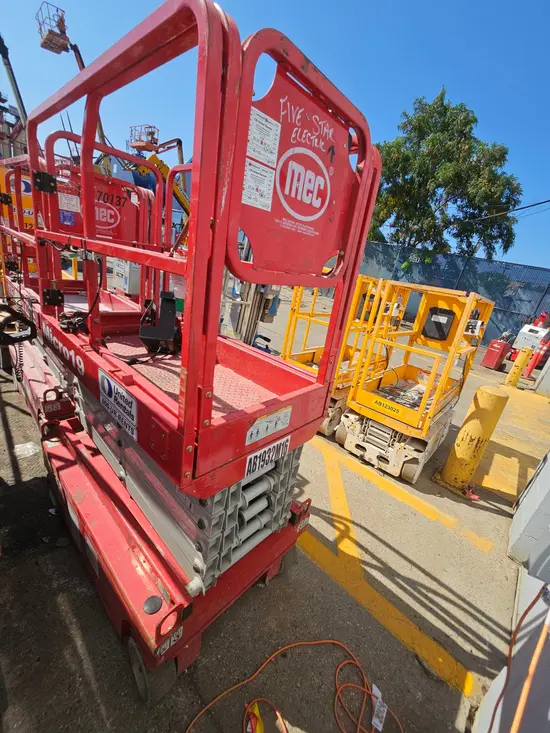 2019 MEC MICRO 19 Scissor Lift
