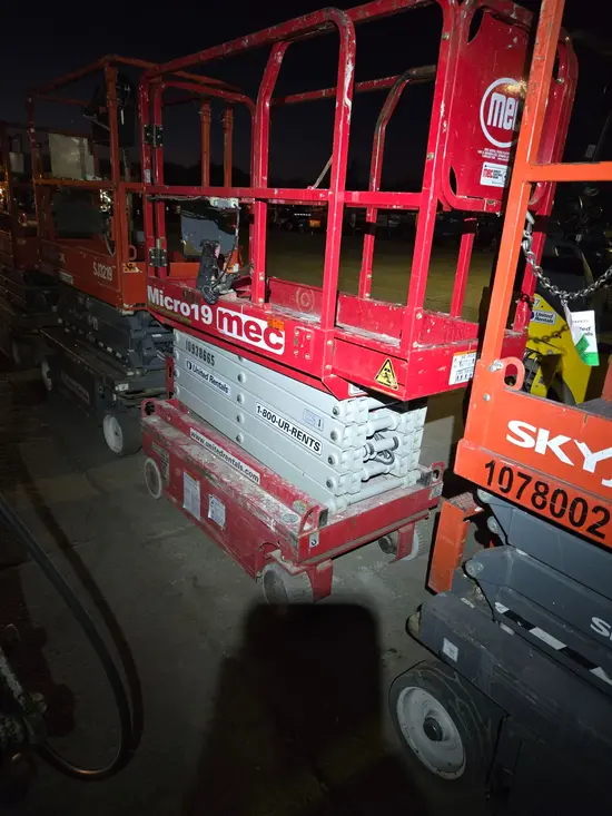 2019 MEC MICRO 19 Scissor Lift