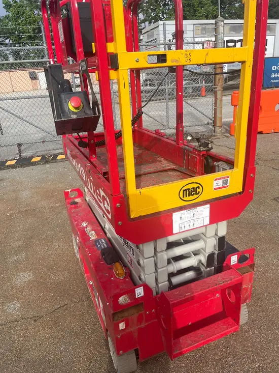 2022 MEC MICRO 19 Scissor Lift
