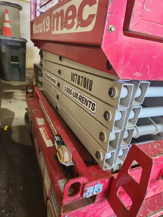2018 MEC MICRO 19 Scissor Lift