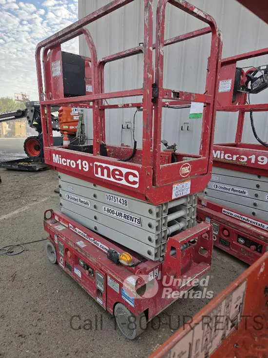 2018 MEC MICRO 19 Scissor Lift