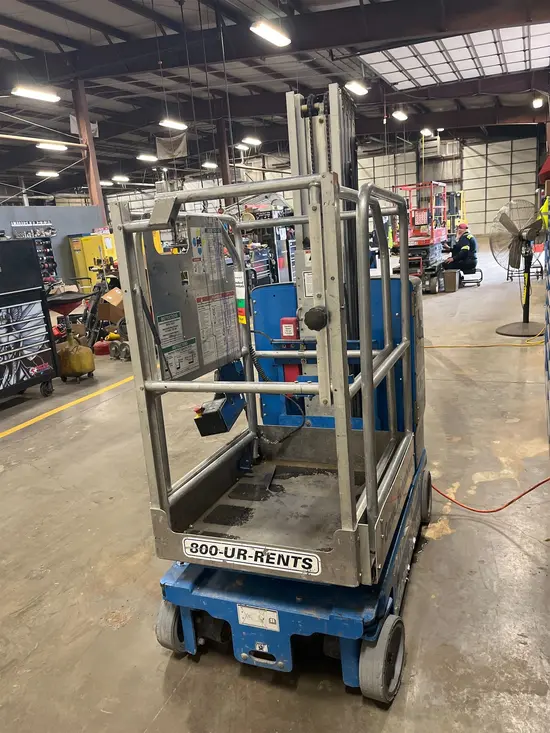 2018 Genie GR-20 Self-Propelled One-Person Lift