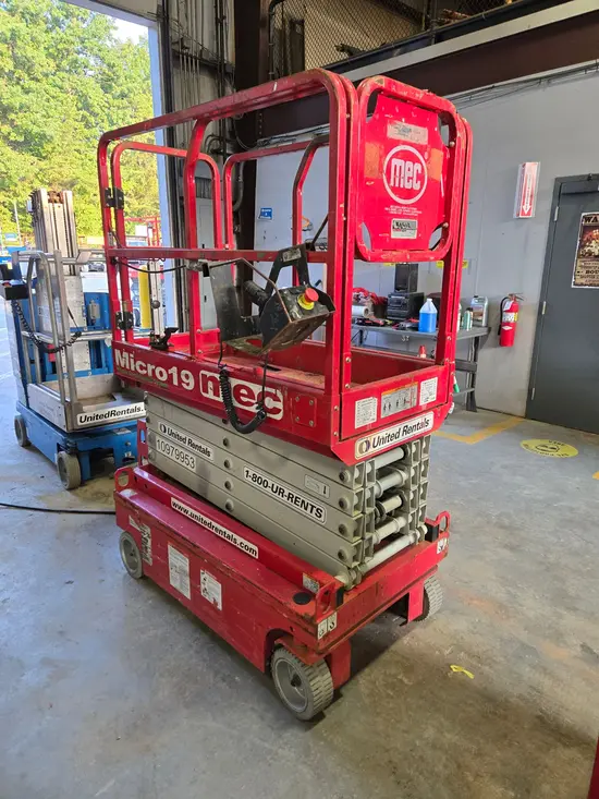 2019 MEC MICRO 19 Scissor Lift