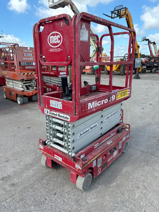 2018 MEC MICRO 19 Scissor Lift