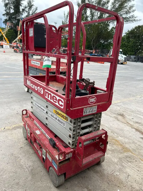 2018 MEC MICRO 19 Scissor Lift