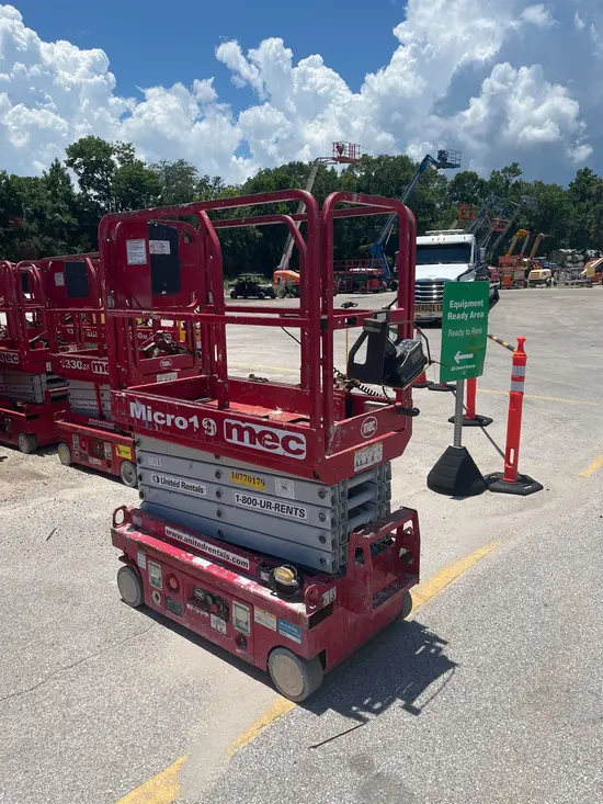 2018 MEC MICRO 19 Scissor Lift