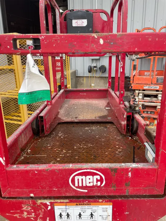 2018 MEC MICRO 19 Scissor Lift