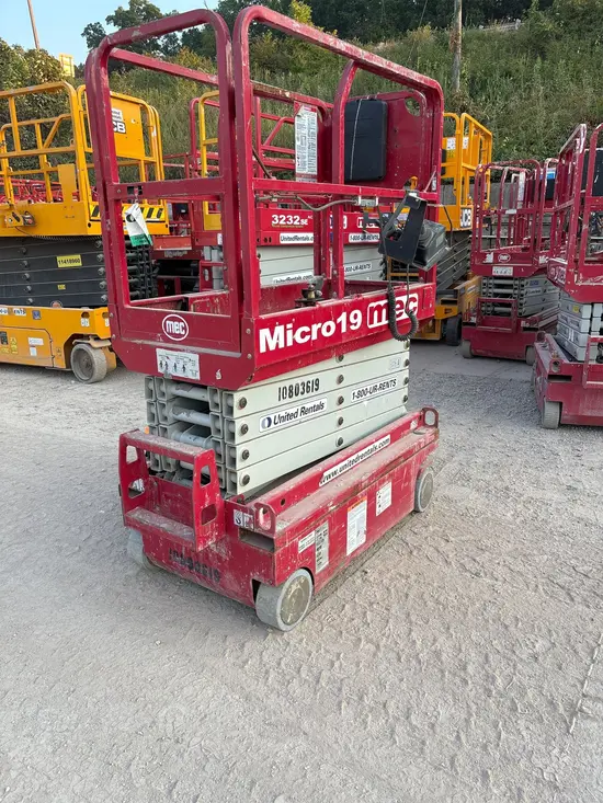 2018 MEC MICRO 19 Scissor Lift