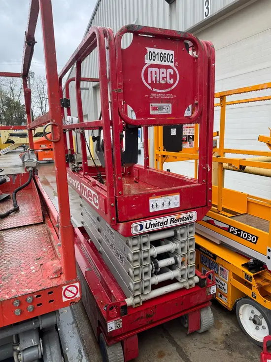 2019 MEC MICRO 19 Scissor Lift