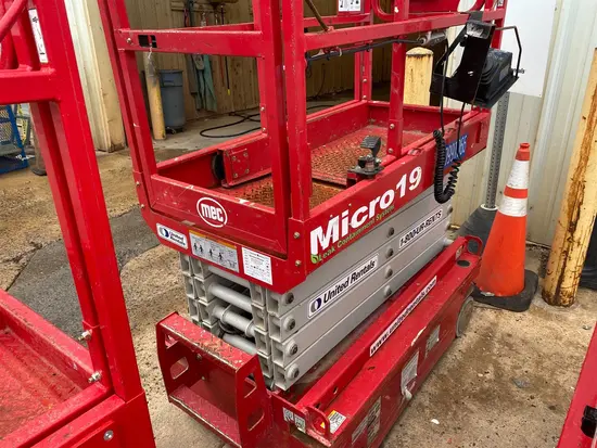 2019 MEC MICRO 19 Scissor Lift