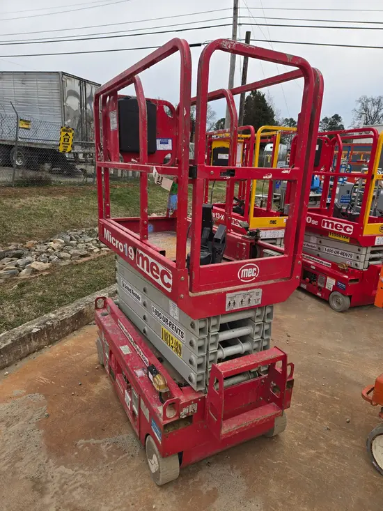 2018 MEC MICRO 19 Scissor Lift