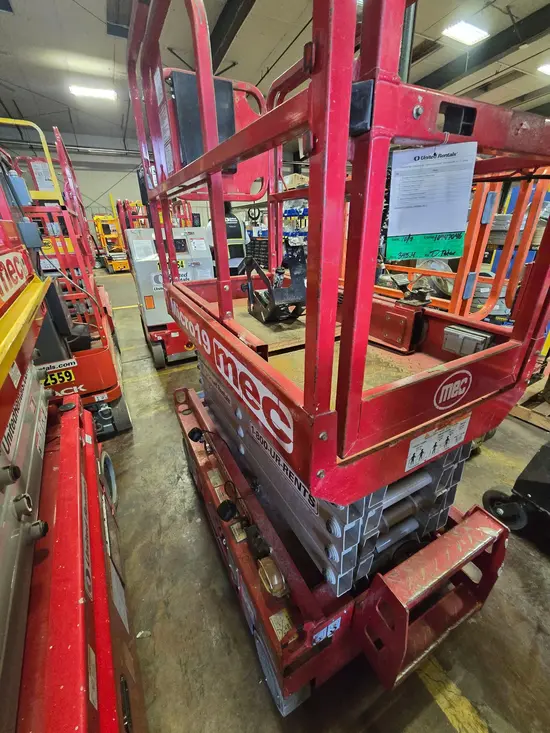 2019 MEC MICRO 19 Scissor Lift