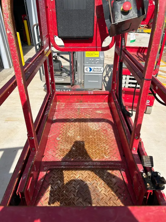 2019 MEC MICRO 19 Scissor Lift